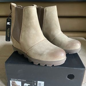 Sorel Joan of Arctic Wedge II Chelsea Bootie size 8